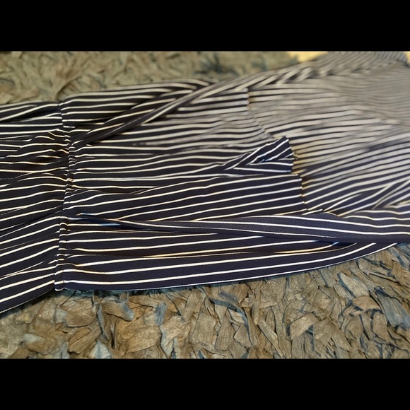 V Cut Dress - Picture 4 of 5